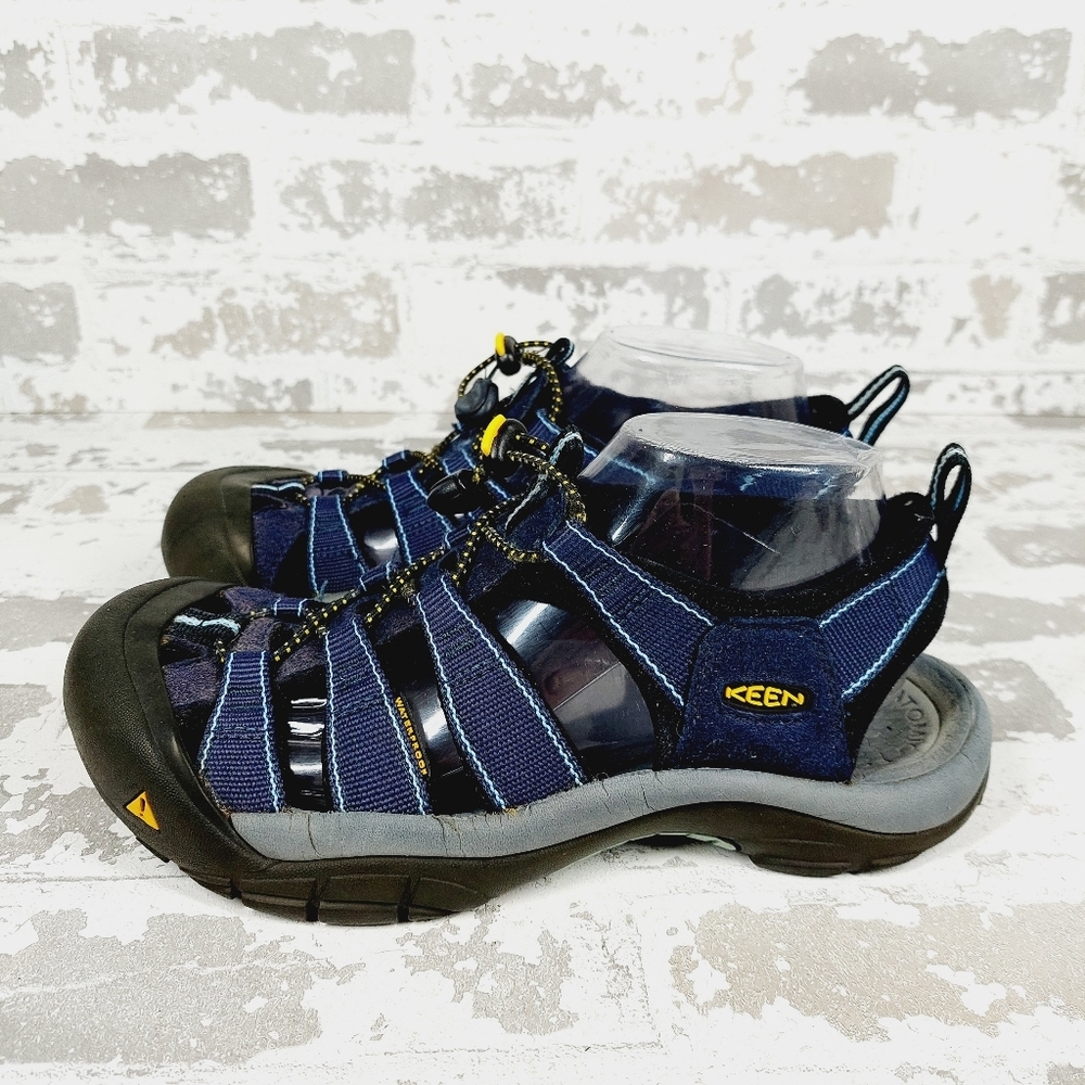 Keen Men's Navy Blue & Black Closed Toe Sandals K401
